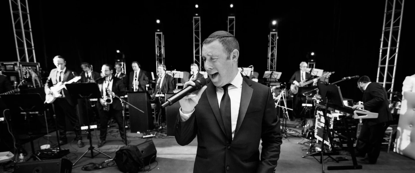 Shim Craimer performing. Credit: Courtesy.