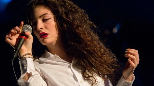 Lorde, whose song "Royals" makes the JNS.org Passover pop playlist. Credit: Kirk Stauffer via Wikimedia Commons.