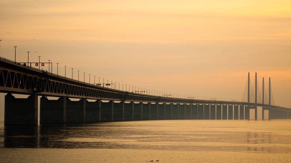 The Øresund Bridge, a conjoined twin-track railway and dual carriageway bridge-tunnel, connects Malmö to Copenhagen and the Scandinavian peninsula with Central Europe through Denmark. Credit: Wikimedia Commons.