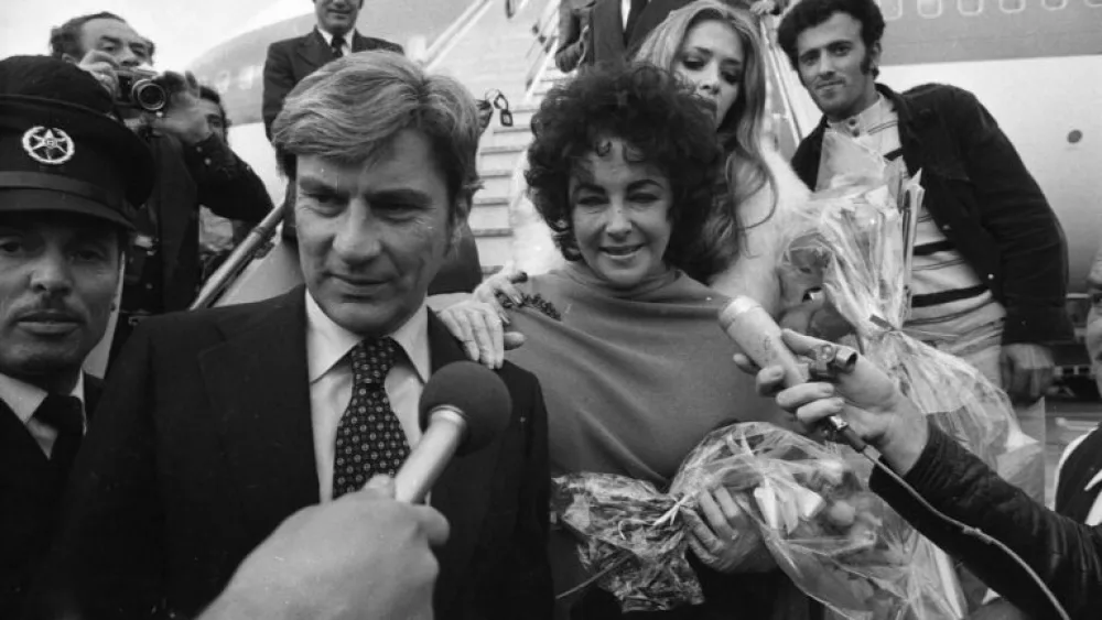 Elizabeth Taylor lands in Israel in 1976 with husband Sen. John Warner. The Dan Hadani Archive, the Pritzker Family National Photography Collection at the National Library of Israel.