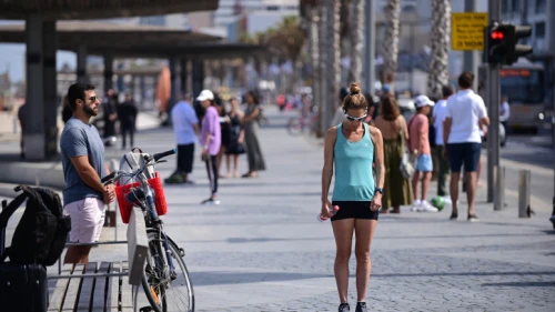 Israelis observe two minutes of silence on the beach in Tel Aviv as sirens sound across Israel to mark Holocaust Remembrance Day, on April 28, 2022. Photo by Tomer Neuberg/Flash90.