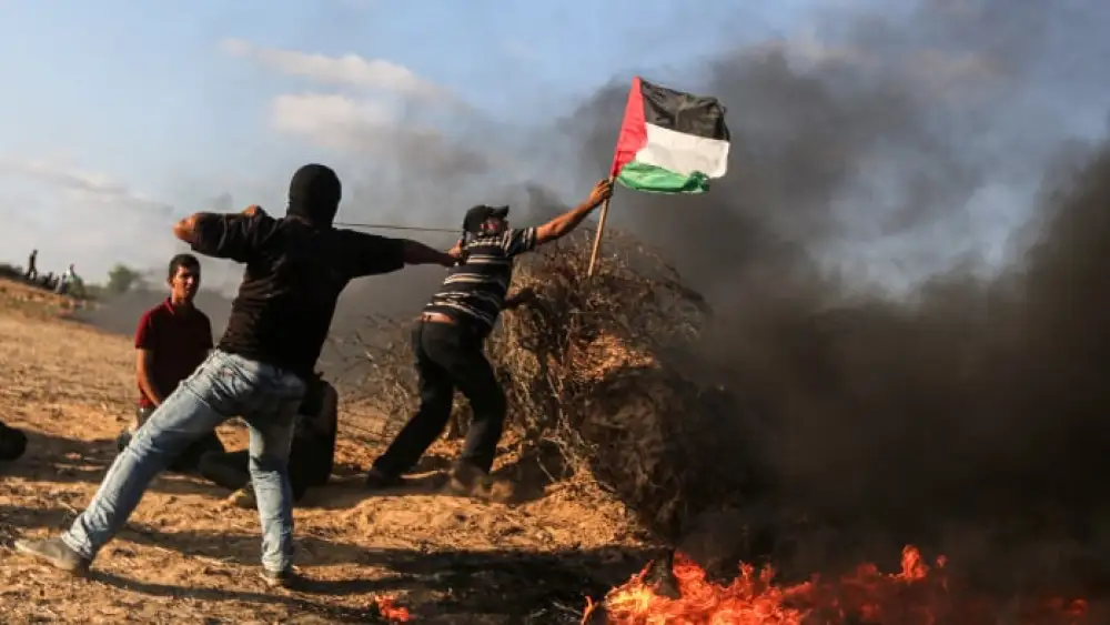 Palestinians attack Israeli soldiers at the Gaza border fence, east of Khan Yunis, Sept. 22, 2023. Photo by Yousef Mohammed/Flash90.