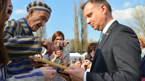 Holocaust survivor Edward Mossberg with Polish President Andrzej Duda at a ceremony at the site of the Auschwitz-Birkenau camp in Poland on April 12, 2018. Photo by Yossi Zeliger/Flash90.