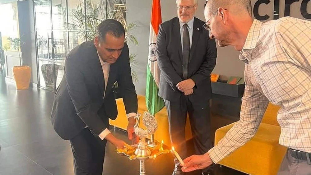 Israeli Ambassador to India Naor Gilon (center) and Israeli and Indian officials celebrate the signing of a Memorandum of Understanding to help India's watertech startups on Aug. 3, 2023, in Gurugram. Credit: Israeli Embassy in India.