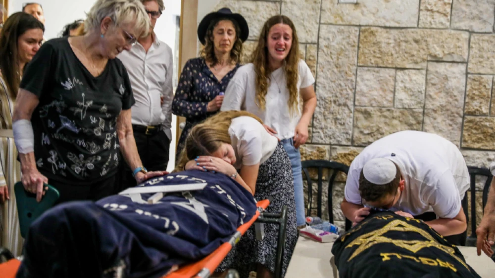 Family members and mourners attend the funeral of terror victims Maia, 20, and Rina, 15, Dee on April 9, 2023. Photo by Noam Revkin Fenton/Flash90.