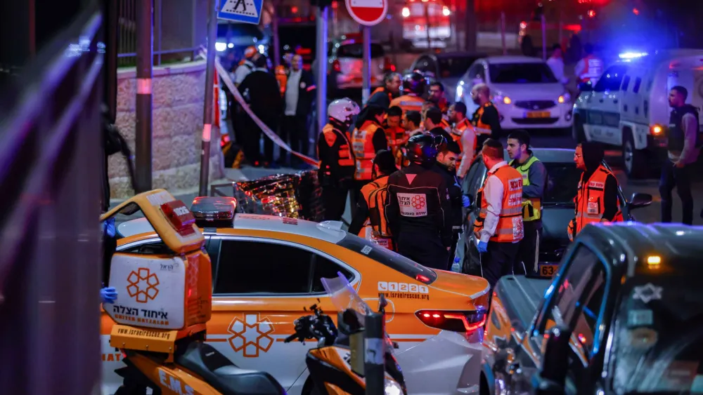 Israeli security forces and rescue forces at the scene of a shooting attack in Neve Yaakov, Jerusalem, Jan. 27, 2023. Photo: Olivier Fitoussi/Flash90