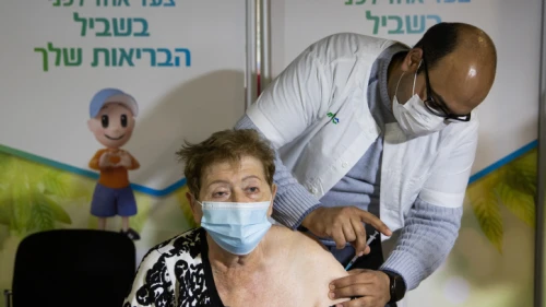 Holocaust survivor Shimon Mira gets a COVID-19 vaccine at a vaccination center in Jerusalem on Jan. 6, 2021. Photo by Yonatan Sindel/Flash90.