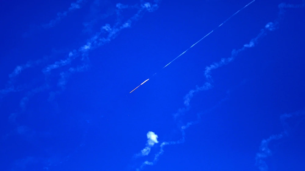 Anti-missile system fires interception missiles as missiles fired from Iran as it seen from the Judean city of Hebron, June 22, 2025. Photo by Wisam Hashlamoun/Flash90.