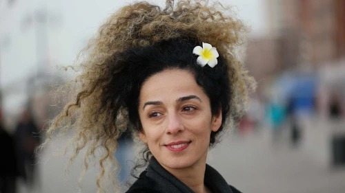 La periodista y activista iraní-estadounidense Masih Alinejad. Crédito: Kambiz Foroohar vía Wikimedia Commons.
