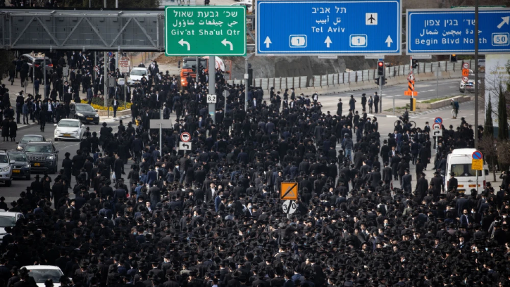 Haredi Jews attend the funeral of the late Rabbi Meshulam Dovid Soloveitchik on Jan. 31, 2021, in Jerusalem. Photo by Yonatan Sindel/Flash90.