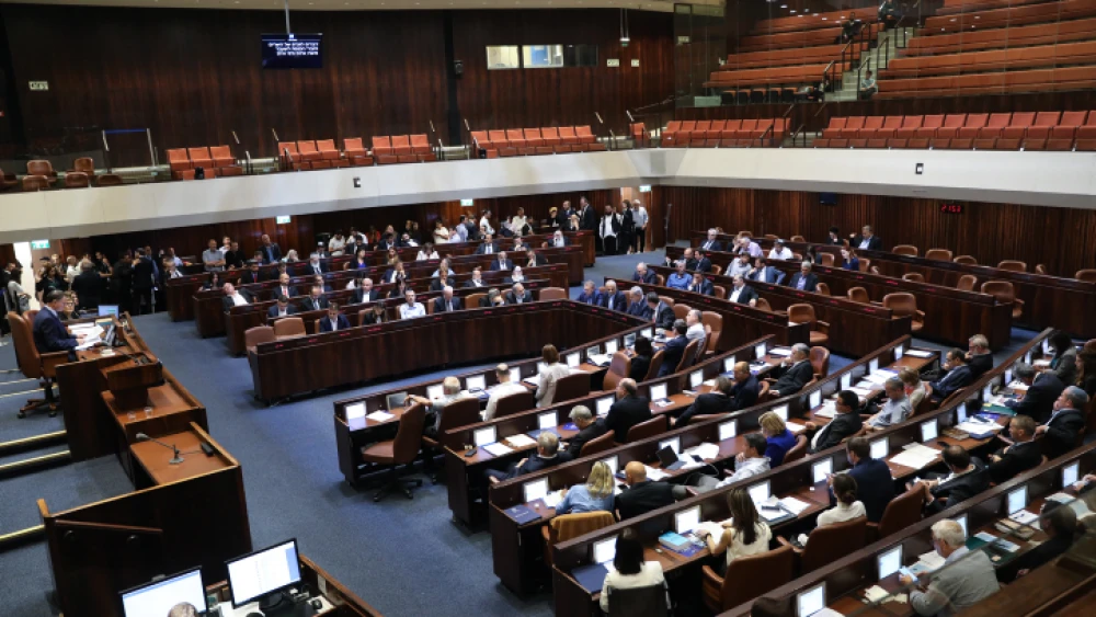 The Plenum Hall at the Knesset, during a discussion to cancel the 2013 law limiting the number of ministers on May 20, 2019. Photo by Noam Revkin Fenton/Flash90.