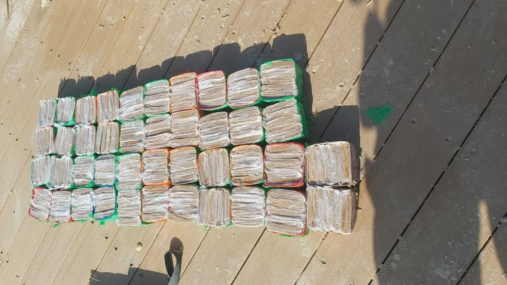 Dozens of packages containing tens of kilograms of a suspected hasish-type drug wash up on Israeli shores spanning from Tel Aviv in the center to Nahariya in the north, Nov. 26, 2022. Credit: Israel Police.