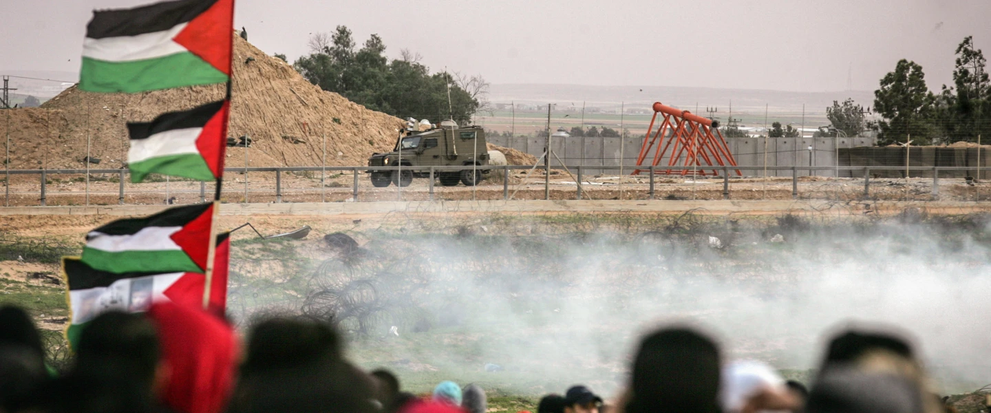 Palestinian protesters clash with Israeli troops during the weekly “March of Return” protests on the Israeli-Gaza border, Dec. 7, 2018. Credit: Abed Rahim Khatib/Flash90.