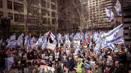 A demonstration in New York at the U.N. headquarters calling for the return of the hostages being held by Hamas in Gaza, April 7, 2024. Credit: Hostage and Missing Families Forum.