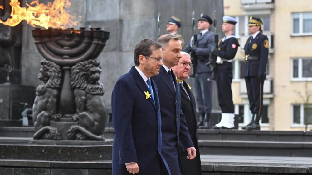 From left: Israeli President Isaac Herzog, Polish President Andrzej Duda and German President Frank-Walter Steinmeier at the Monument to the Ghetto Heroes in Warsaw for a ceremony marking 80 years since the Warsaw Ghetto Uprising, on April 19, 2023. Photo by Kobi Gideon/GPO.