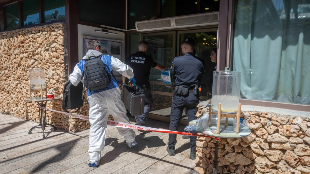 Israeli security personnel at the scene of a stabbing attack at Kibbutz Tzuba in the Judean Hills, Sept. 12, 2025. Photo by Chaim Goldberg/Flash90.