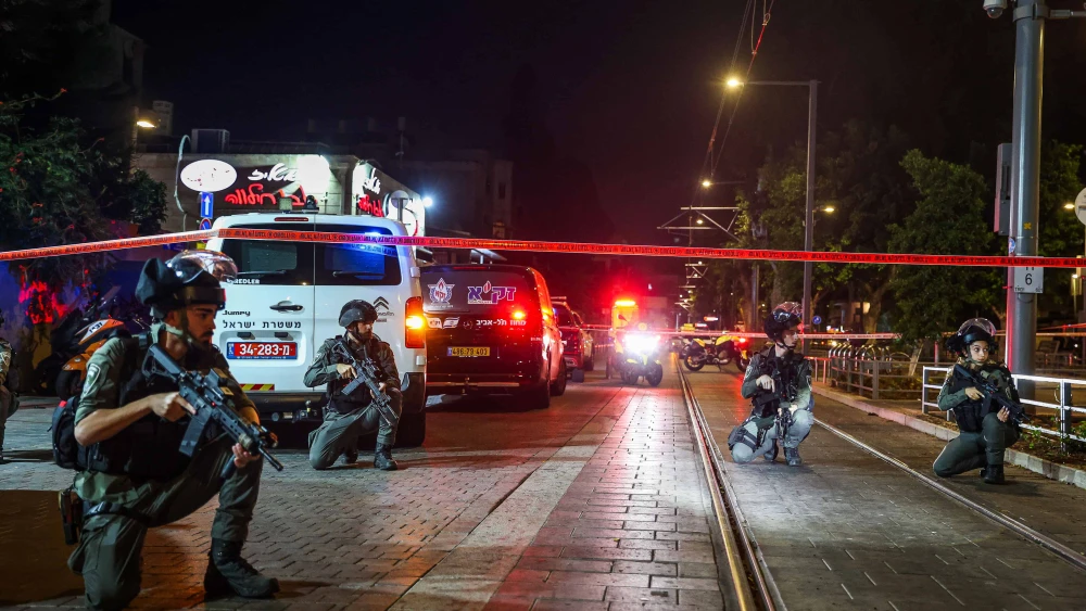 Israeli security personnel at the scene of a shooting attack in Jaffa, Oct. 1, 2024. Photo by Itai Ron/Flash90.
