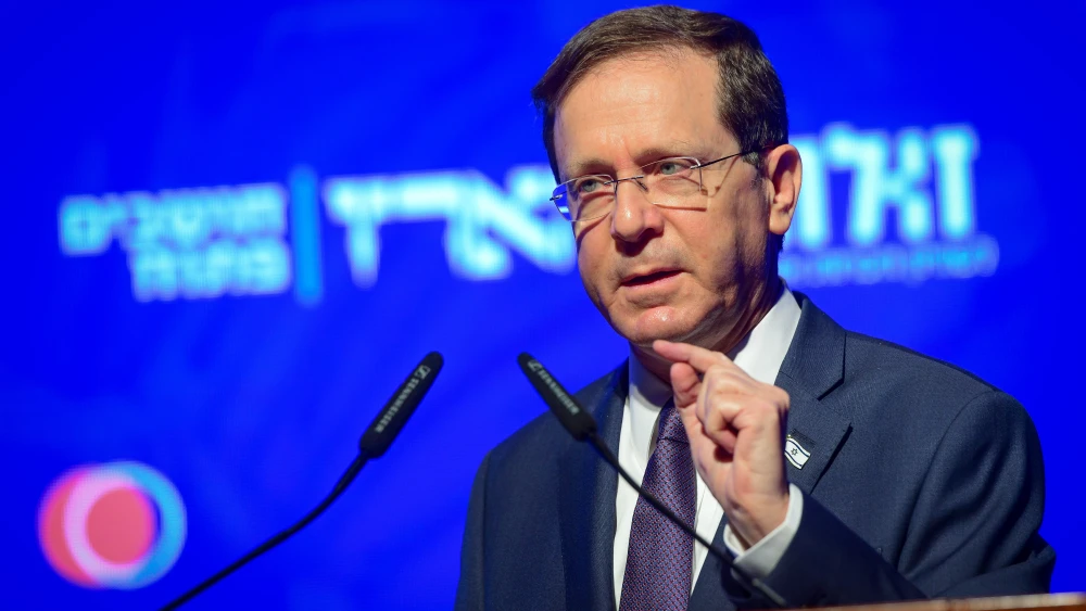 Israeli President Isaac Herzog speaks at Haaretz Democracy Conference in Jaffa, Nov. 9, 2021. Credit: Avshalom Sassoni/Flash90.