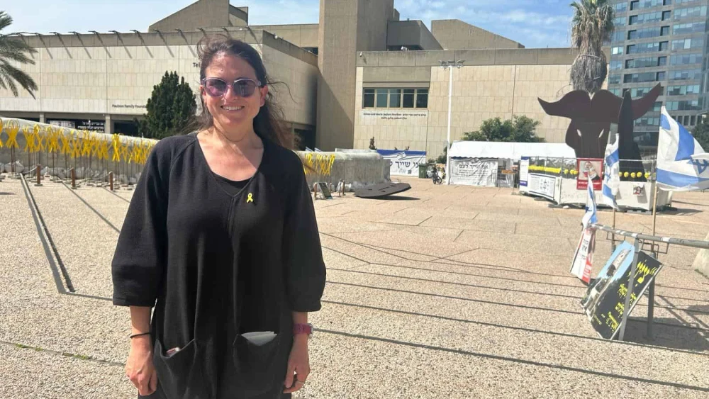Naomi Mandel from Jerusalem's Hartman High School at "Hostage Square" in Tel Aviv, March 21, 2024. Photo by Amelie Botbol.