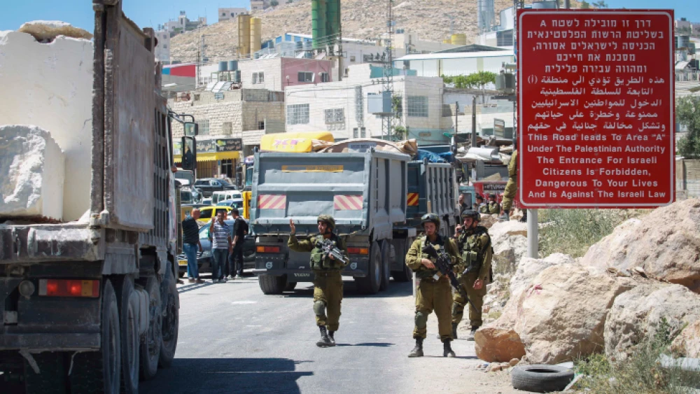 Israeli soldiers staff a checkpoint at the entrance to the industrial zone of Hebron on June 15, 2014. Photo by Hadas Parush/Flash90.