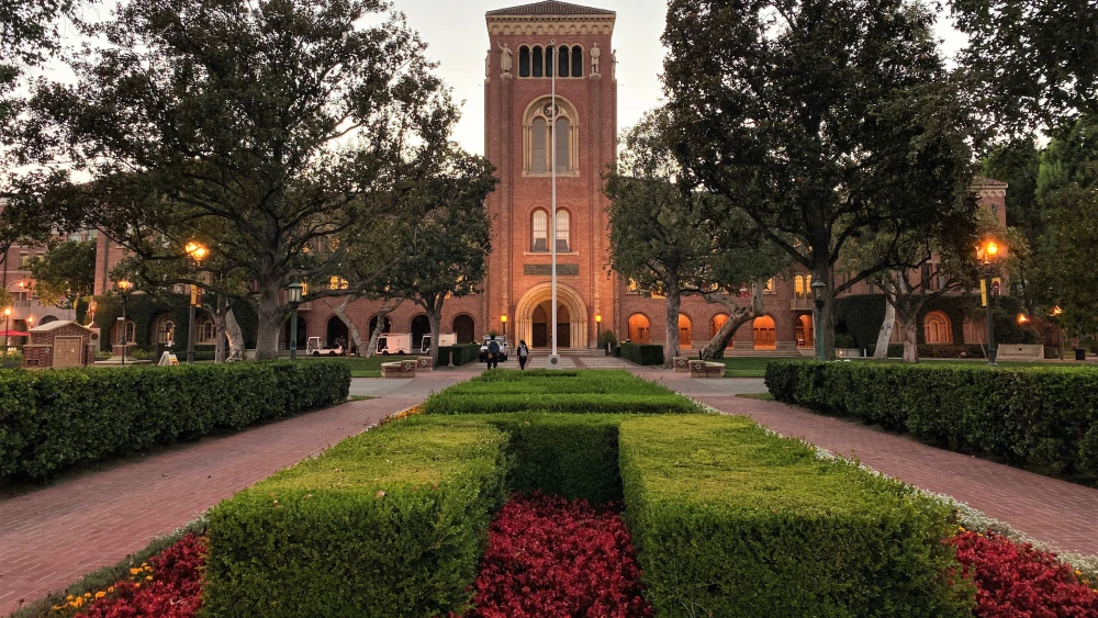 Bovard Auditorium on the campus of the University of Southern California, July 21, 2021. Credit: EEJCC via Wikimedia Commons.