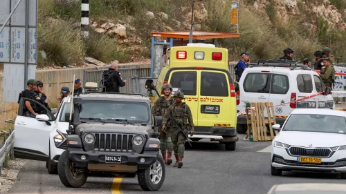 Israeli security forces at the scene of an attempted stabbing attack near Ariel on April 8, 2025. Photo by Flash90.