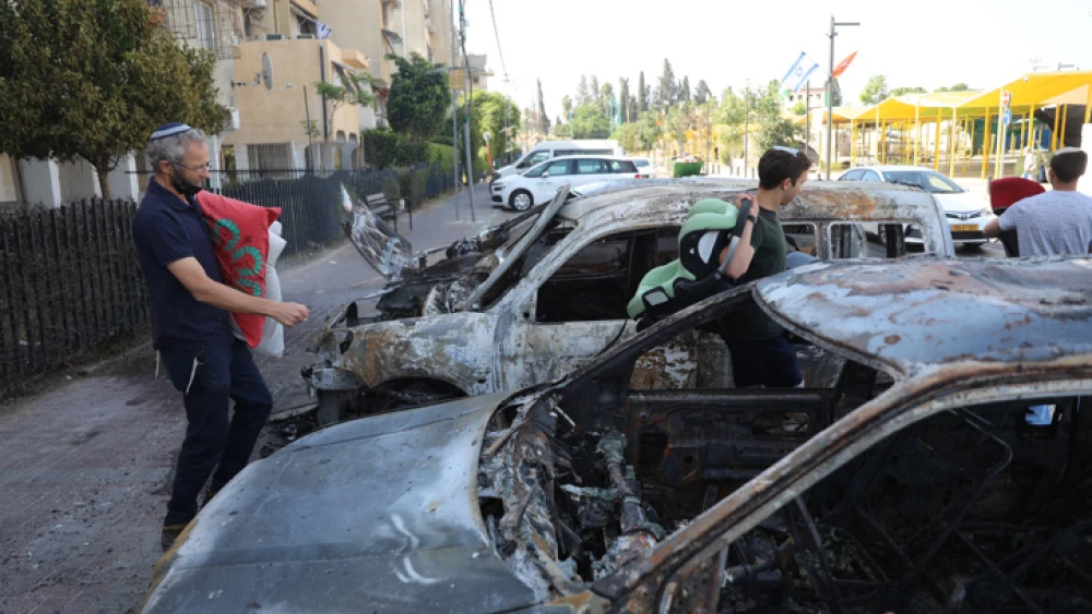 Vandalized cars in Lod, following a night of heavy rioting by Arab residents in the city, on May 12, 2021. Photo by Yonatan Sindel/Flash90.