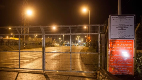 Israeli security forces seen at the entrance to the Gilboa Crossing near the Samaria city of Jenin, Jan. 18, 2018. Photo by Basel Awidat/Flash90.