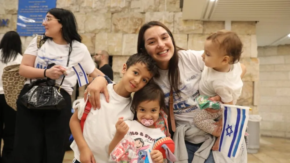 French Jewish immigrants celebrate their arrival at Ben Gurion Airport after a flight carrying 128 new immigrants landed in Israel on July 6, 2026. Photo by Gideon Markowicz/TPS-IL.