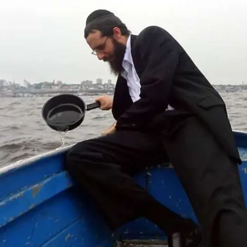 When Rabbi Arieh Raichman was growing up in Texas, he never imagined that he would be koshering pots and pans in Brazil's Amazon River. Credit: Chabad.org/News.