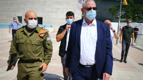 Israeli Minister of Defense Benny Gantz speaks to IDF Home Front Command soldiers on Sept. 14, 2020. Photo by Flash90.