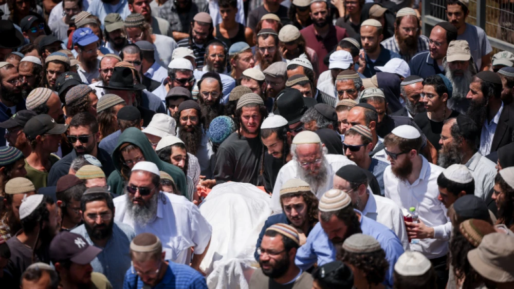 Friends and family attend the funeral of 17-year-old Israeli Nachman Shmuel Mordoff, who was killed in a terror attack near the near the Jewish settlement of Eli, in the cemetery in Shilo, on June 21, 2023. Photo by Yonatan Sindel/Flash90 *** Local Caption *** ?????? ????? ????? ??? ?????? ??? ??? ???? ????? ?????? ????