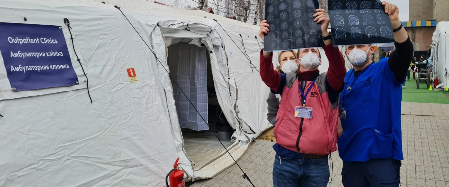 Doctors at the Israeli field hospital in Ukraine evaluating MRI images, March 2022. Photo by Naama Frank Azriel.