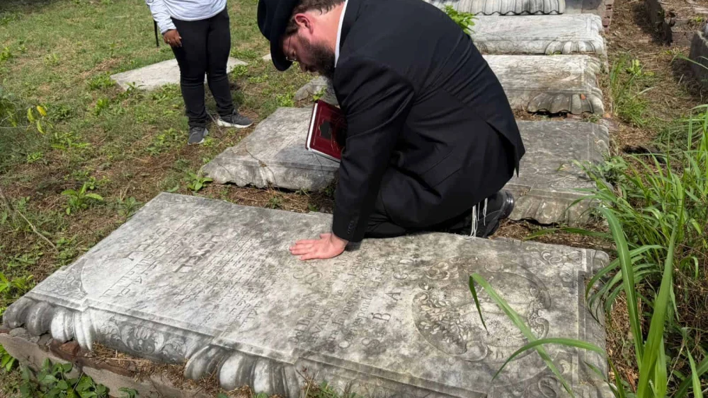 Jamaica, Rabbi Pardo Tombstone