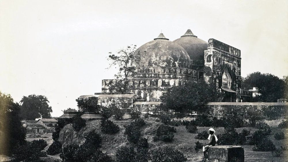 The Babri Masjid mosque in Ayodhya, India circa 1863-1887. Photo: Samuel Bourne/Wikimedia