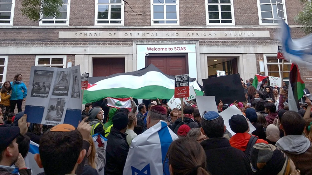 A BDS demonstration outside the School of Oriental and African Studies in London in 2017. Credit: Wikimedia Commons.