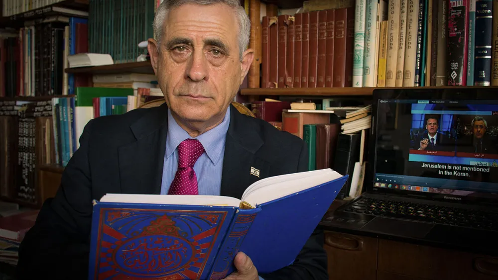 Bar-Ilan University lecturer and scholar of Arabic culture Mordechai Kedar. Credit: Arielinson via Wikimedia Commons.