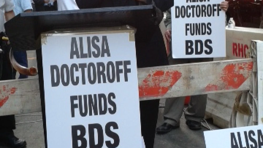 Richard Allen leading a protest against UJA-Federation over its support of the New Israel Fund. Credit: JCCWatch.