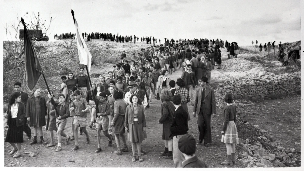 Young schoolchildren on their way to the tomb of Theodor Herzl, founder of Zionism, carrying placards and a banner that reads: “If I Forget thee, O Jerusalem ... ,” photo dated Sep. 2, 1949. Credit: Lasar Dunner, Bettmann/Bettmann Archive.