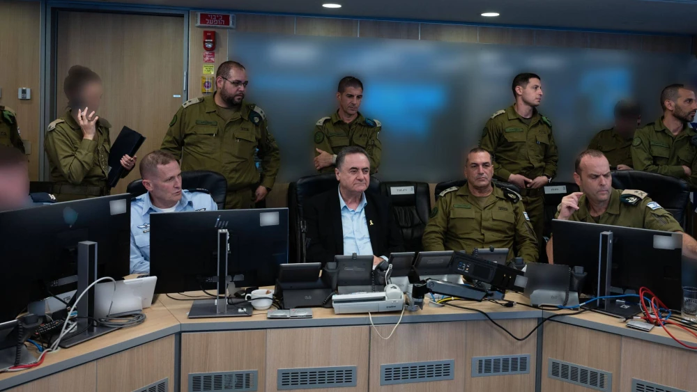 Israeli Defense Minister Israel Katz directs an attack on Yemen's Houthi terrorists in the Israeli Air Force's command center, Aug. 28, 2025. Photo by Shira Keinan/Defense Ministry.