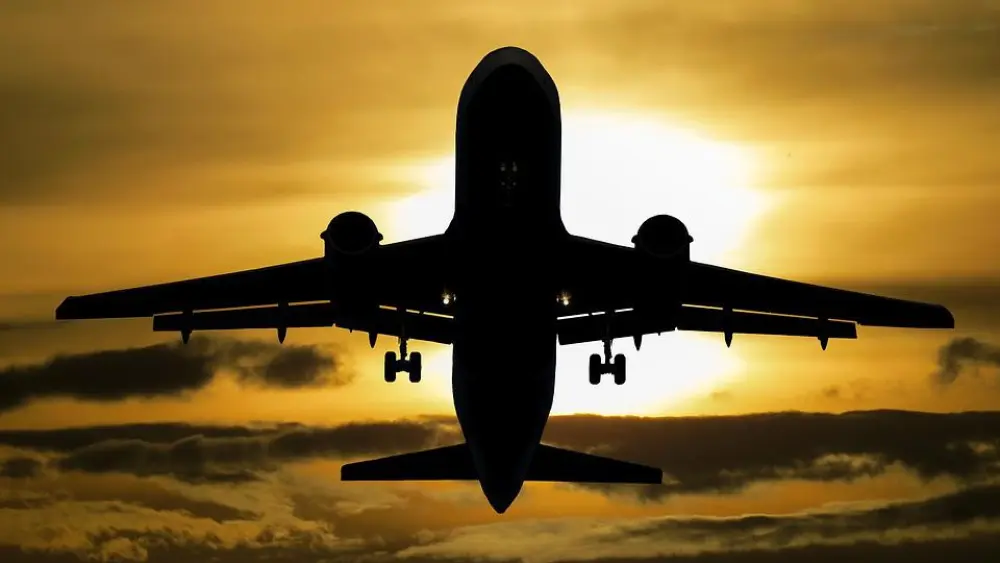 Silhouette of plane flying. Credit: Pixabay.