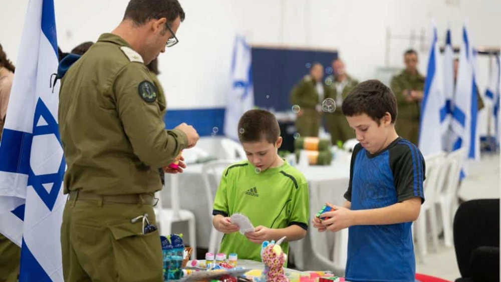 Gal and Tal Almog-Goldstein