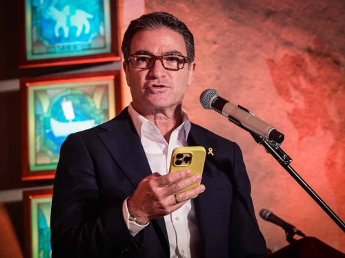Former Mossad chief Yossi Cohen attends a Menorah-lighting ceremony on the sixth night of Chanukah, at the great synagogue in Tel Aviv, Dec. 30, 2024. Photo by Avshalom Sassoni/Flash90.