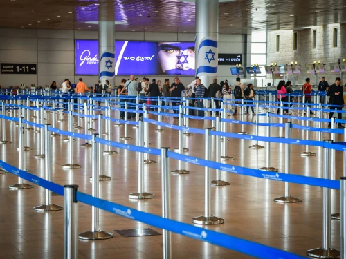Passengers at Ben-Gurion International Airport near Tel Aviv, May 4, 2025. Photo by Avshalom Sassoni/Flash90.