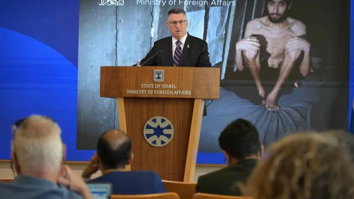 Foreign Minister Gideon Sa’ar speaks to foreign reporters in Jerusalem, standing before an image of Hamas captive Evyatar David, Aug. 4, 2025. Photo by Shlomi Amsalem/GPO.