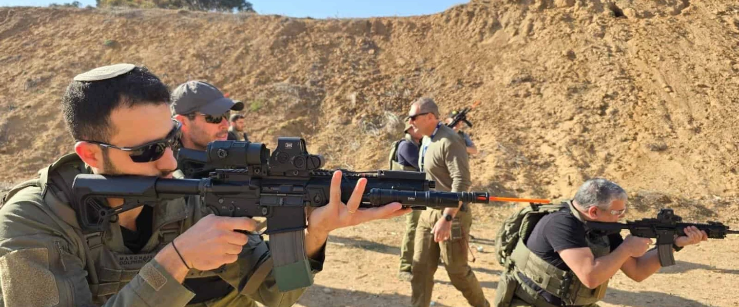 A Magen48 team training together with the IDF. Courtesy of Magen48.