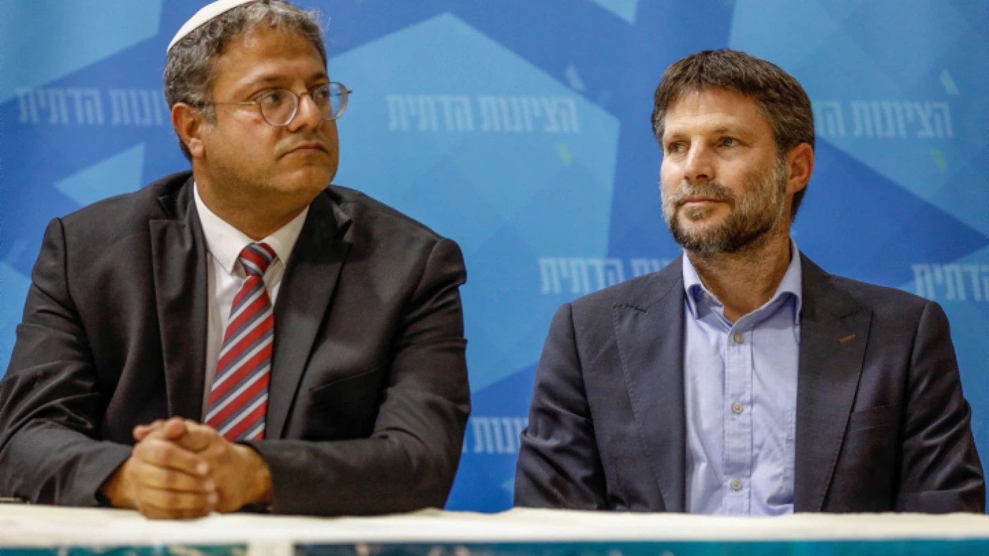 Otzma Yehudit Party chairman Itamar Ben-Gvir (left) and Religious Zionism Party head Bezalel Smotrich at a campaign event in Sderot, Oct. 26, 2022. Photo by Flash90.