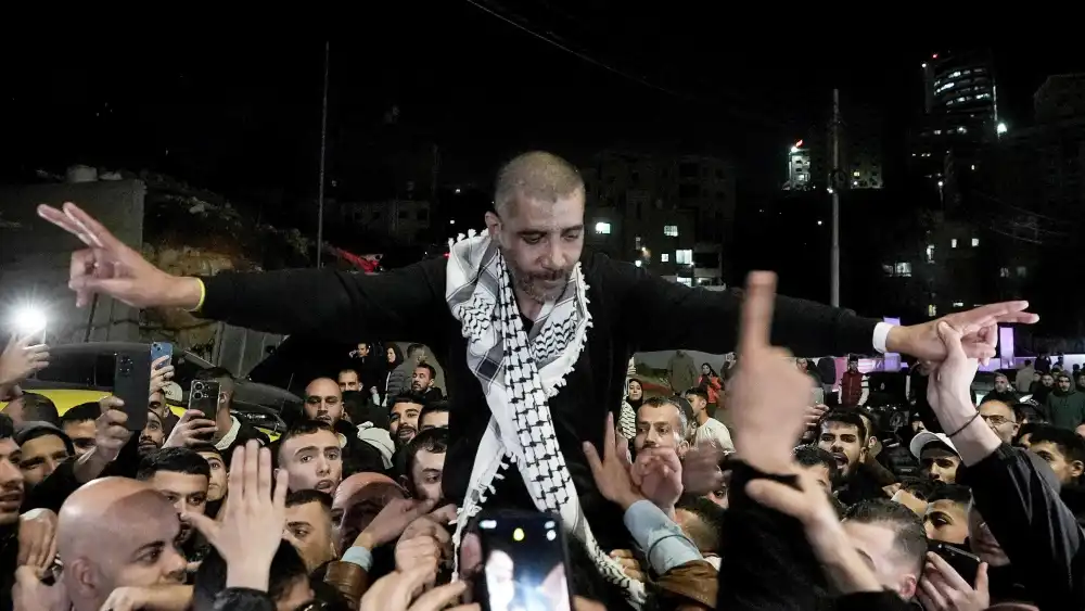 A crowd greets Zakaria Zubeidi as he arrives in the Samaria city of Ramallah after his release in the hostage deal between Israel and Hamas, Jan. 30, 2025. Credit: Flash90.