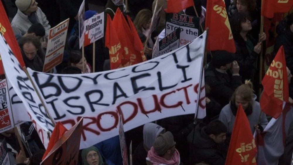 An anti-Israel BDS movement protest in London. Credit: Claudia Gabriela Marques Vieira via Wikimedia Commons.