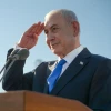 Netanyahu salute